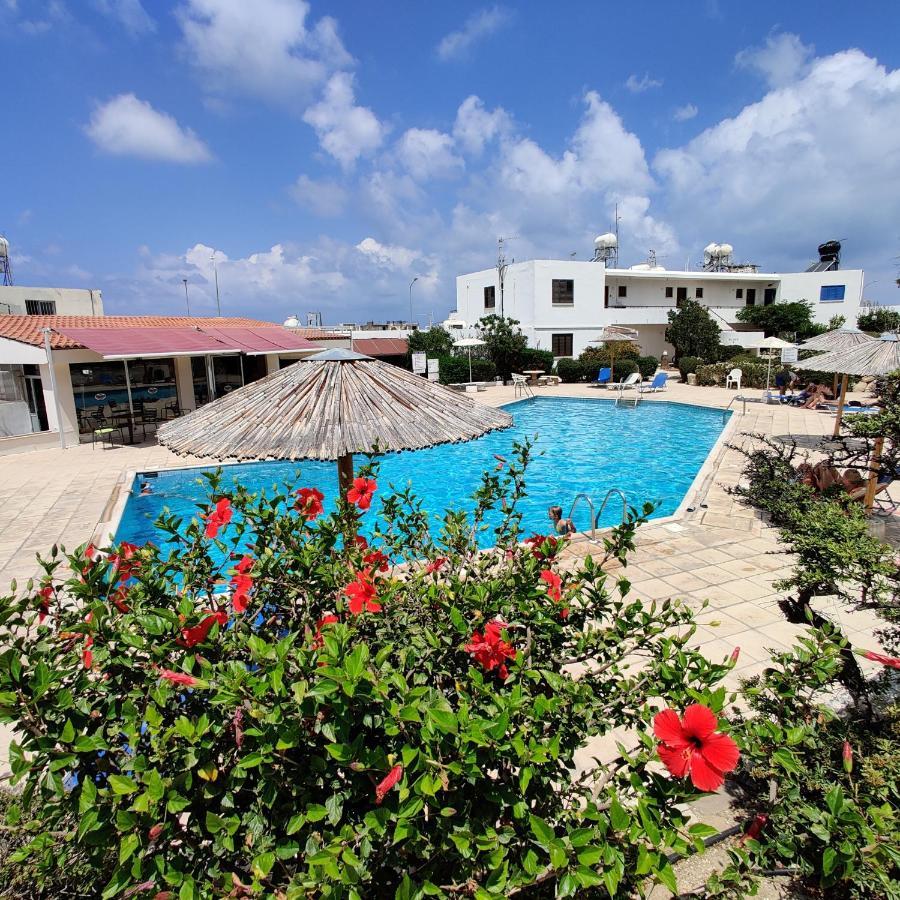 Lovely 1-Bedroom Unit @ Fabulous Location Paphos Bagian luar foto