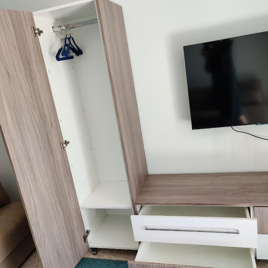Lovely 1-Bedroom Unit @ Fabulous Location Paphos Bagian luar foto