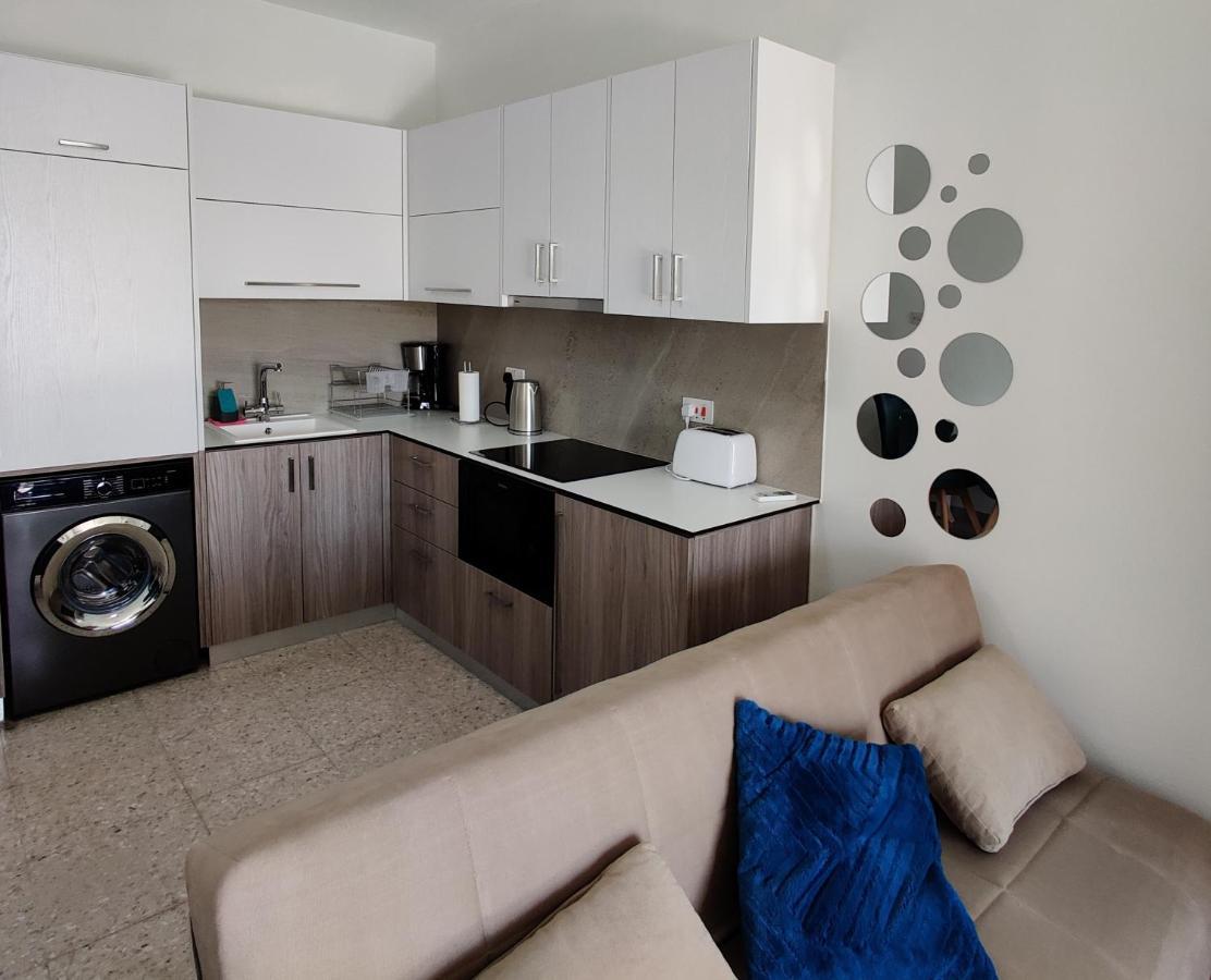 Lovely 1-Bedroom Unit @ Fabulous Location Paphos Bagian luar foto