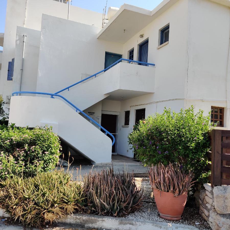 Lovely 1-Bedroom Unit @ Fabulous Location Paphos Bagian luar foto