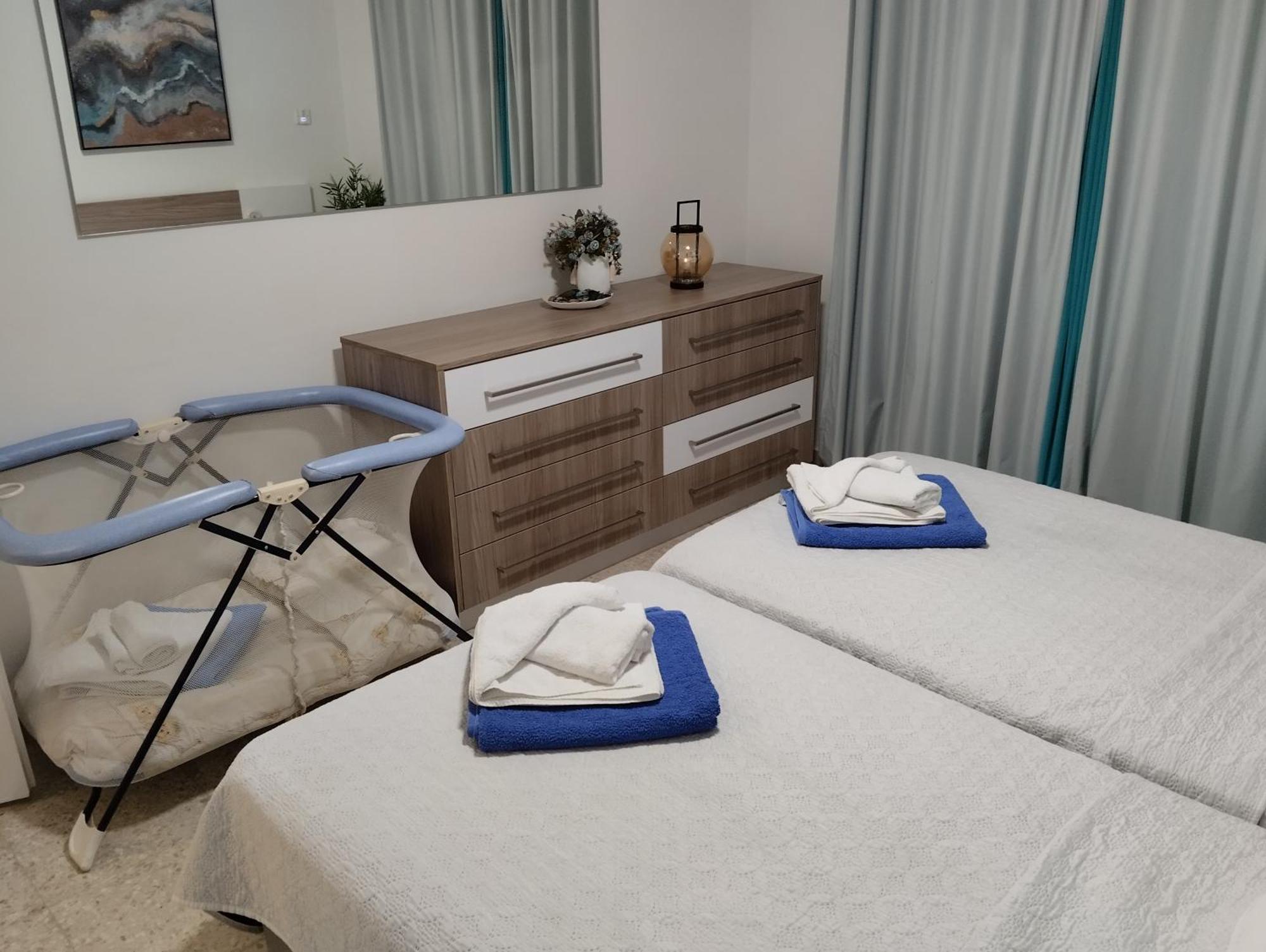 Lovely 1-Bedroom Unit @ Fabulous Location Paphos Bagian luar foto